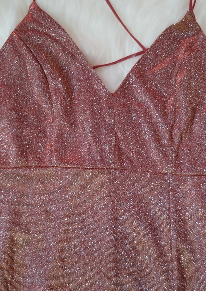 SOLD! Champagne long shiny slit dress (M) - Picture 3 of 6